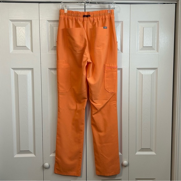 FIGS - Scrub SET- Papaya - Catarina Top (Small) - Dowa High Waisted (Small/Tall) - Picture 10 of 12